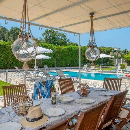 Avlaki Beachfront Villa Kassiopi