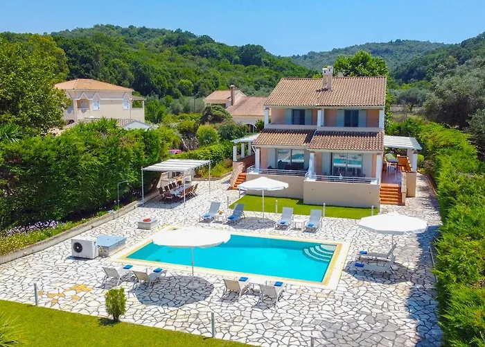 Avlaki Beachfront Villa Kassiopi