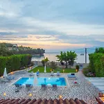 Avlaki Beachfront Villa *