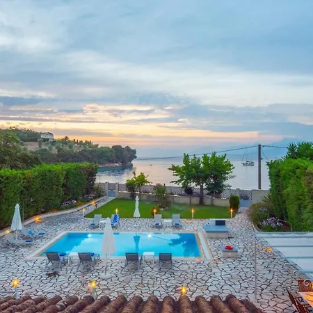 Avlaki Beachfront Vila *