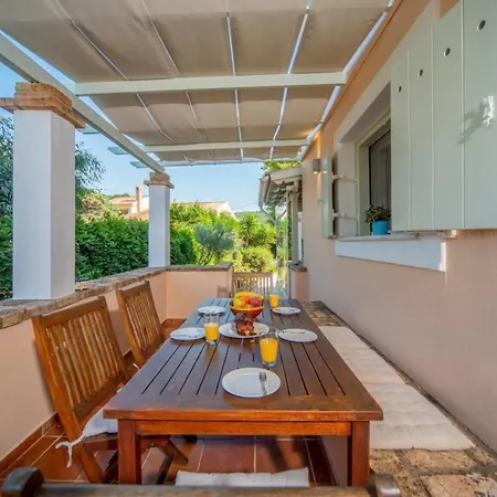 Vila Avlaki Beachfront