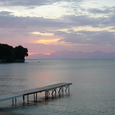 Avlaki Beachfront Villa *