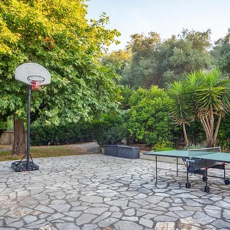 Avlaki Beachfront Villa Kassiopi