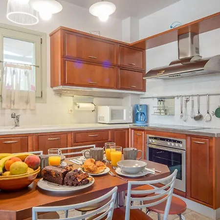 Avlaki Beachfront Villa *