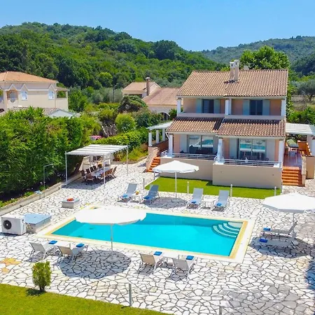 Avlaki Beachfront Villa Kassiopi