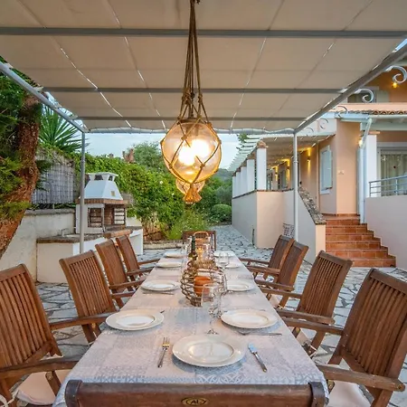 Avlaki Beachfront Villa