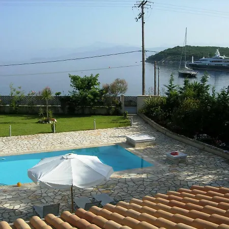 Avlaki Beachfront Villa Kassiopi
