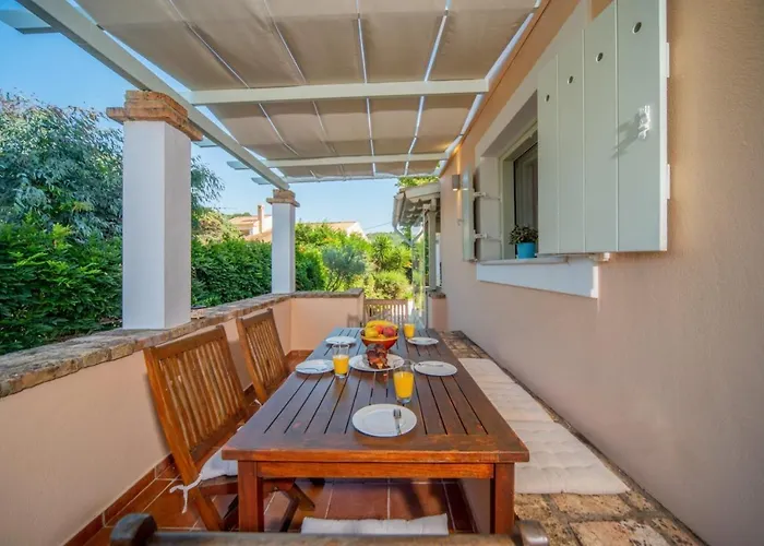 فيلة Avlaki Beachfront