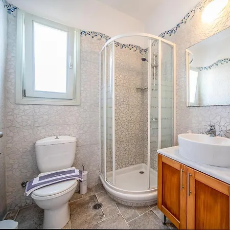 Avlaki Beachfront Vila *